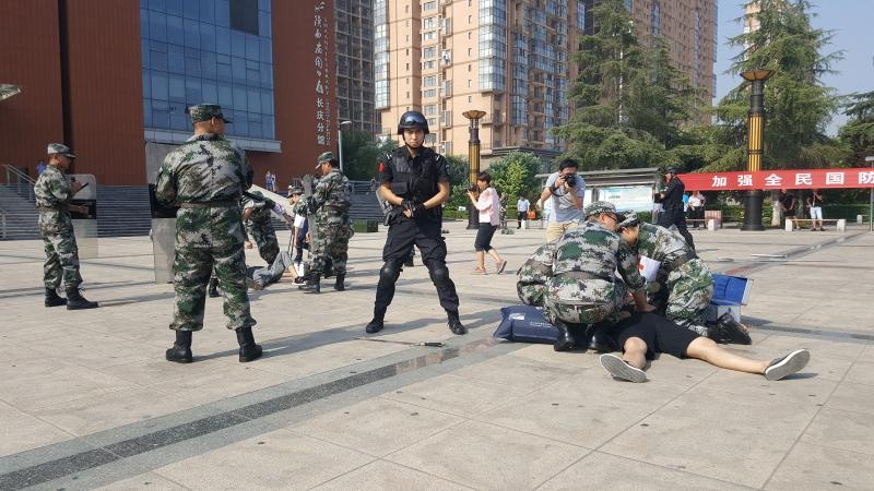 白丝美女被操