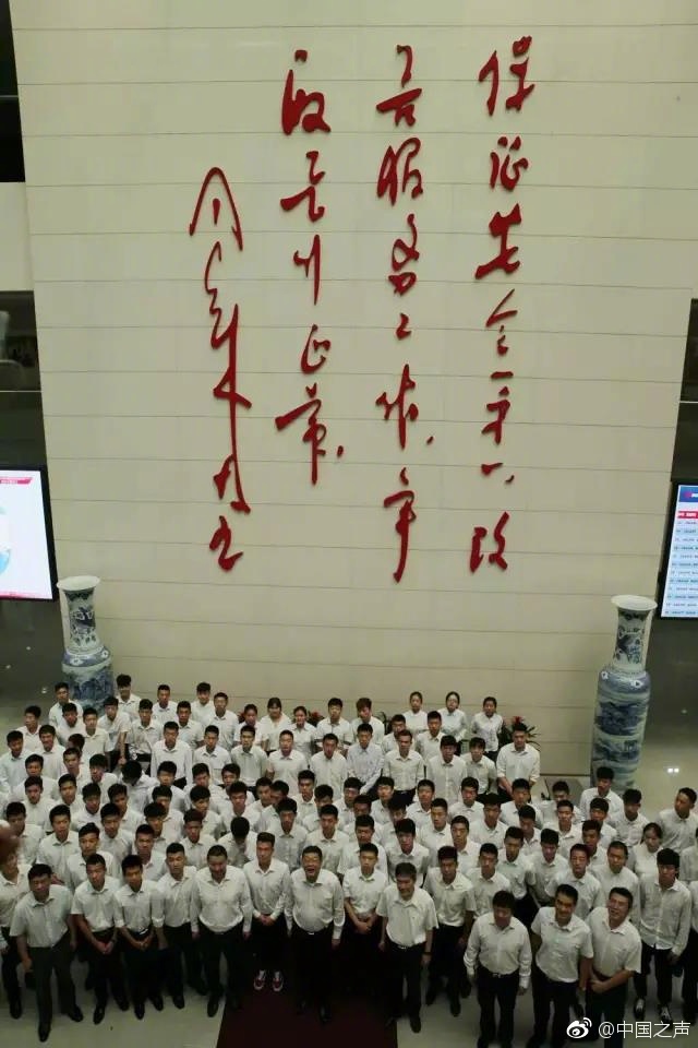 他将头埋进双腿间吮小核日本