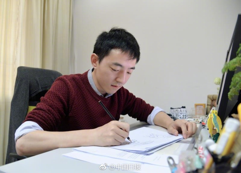 Hdtube黑色大战少妇