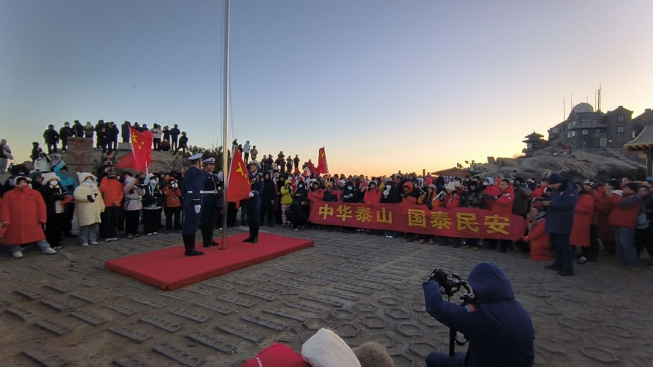白丝小乔 扒腿爽出白色液体