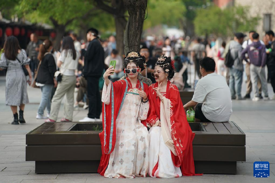 老师脱 让学生摸 欧美
