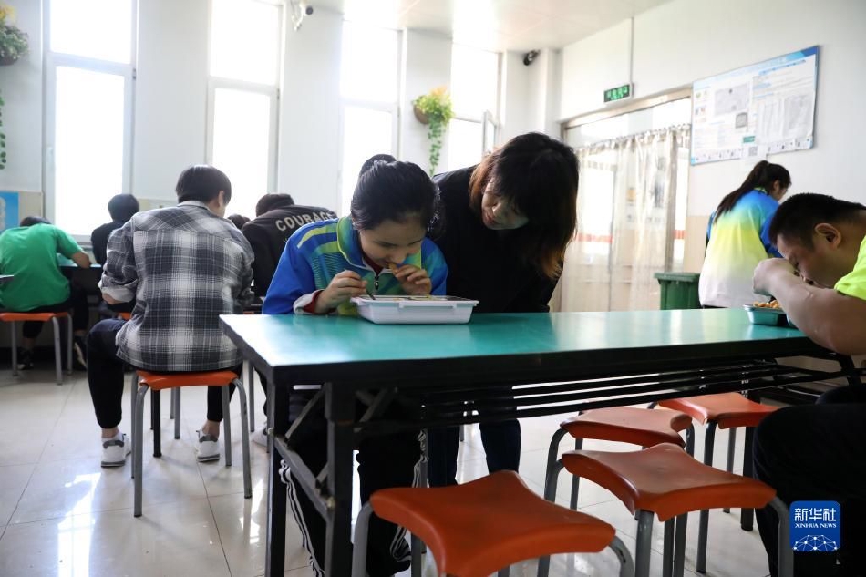 女人又爽 又黄 免费白人