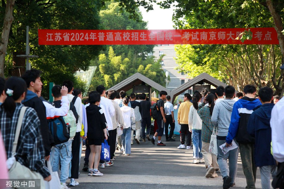公交车被多人伦 H