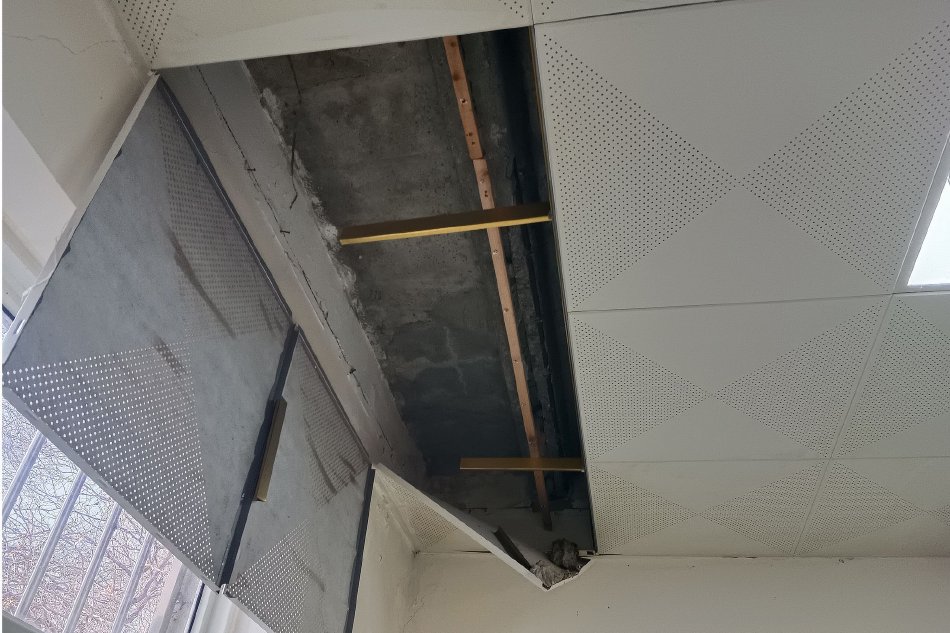 教练在泳池下添我做爰