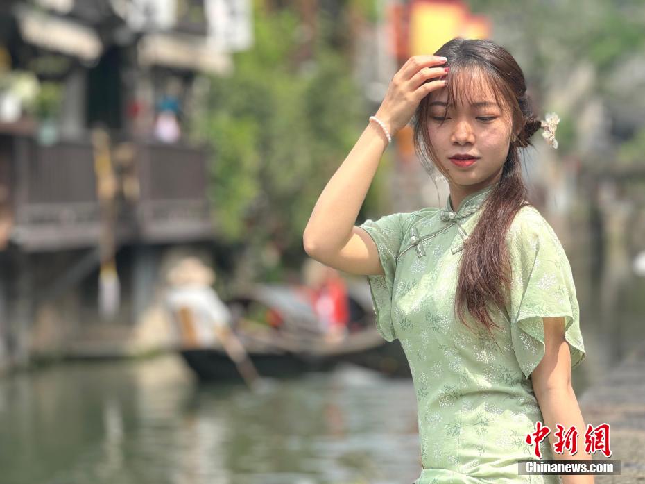 美女日逼的男女