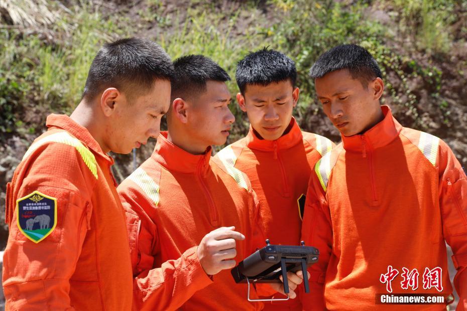 中国成年人黄色网偷拍