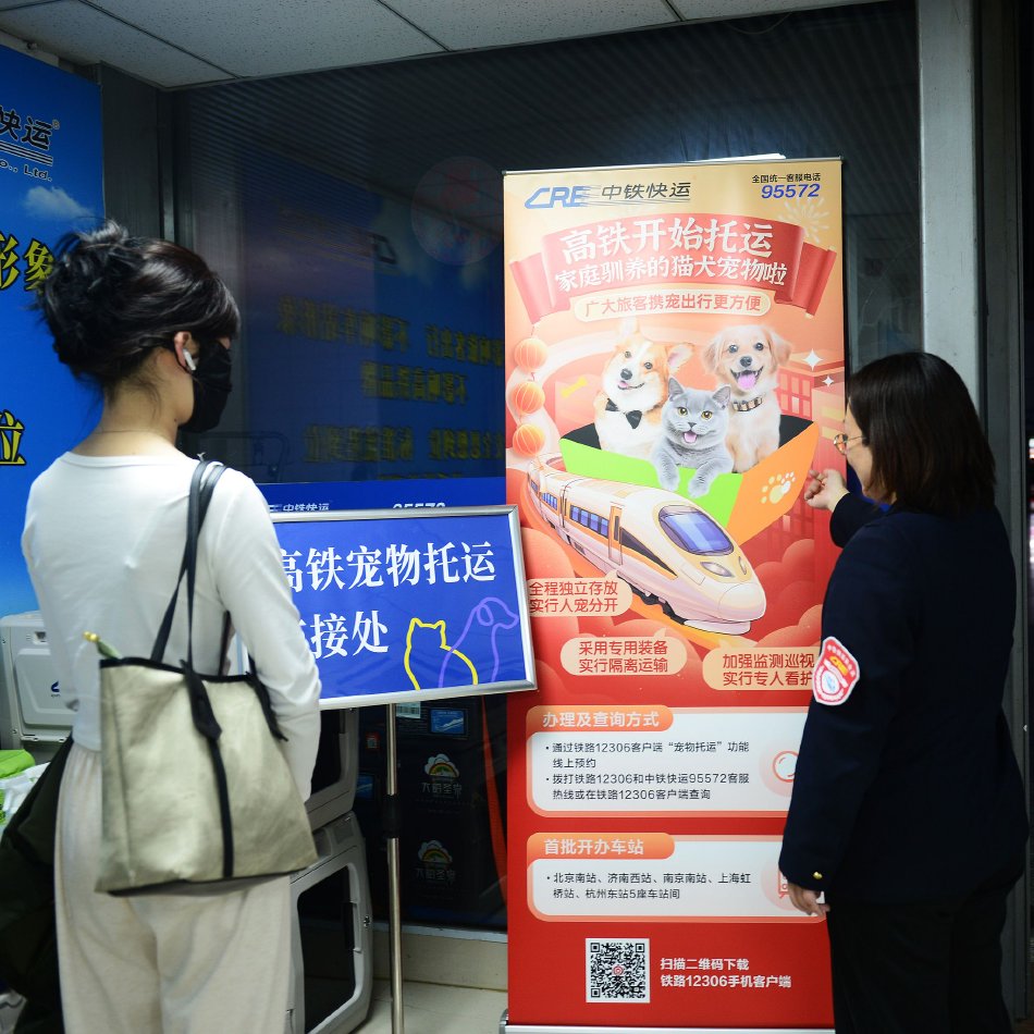 双乳被一左一右吃着的动态图