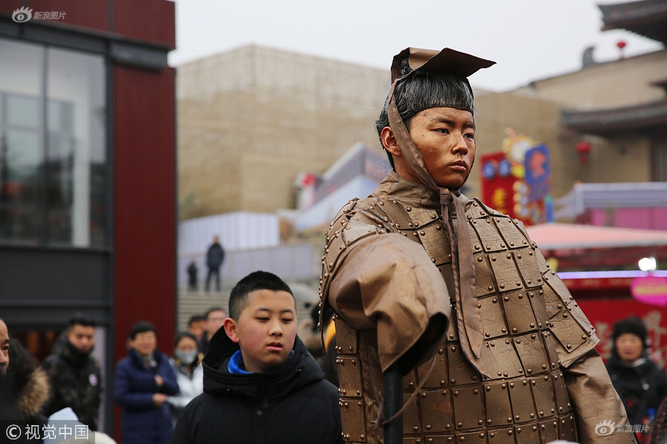 中国或在研世界首款五代空空导弹 装备歼20