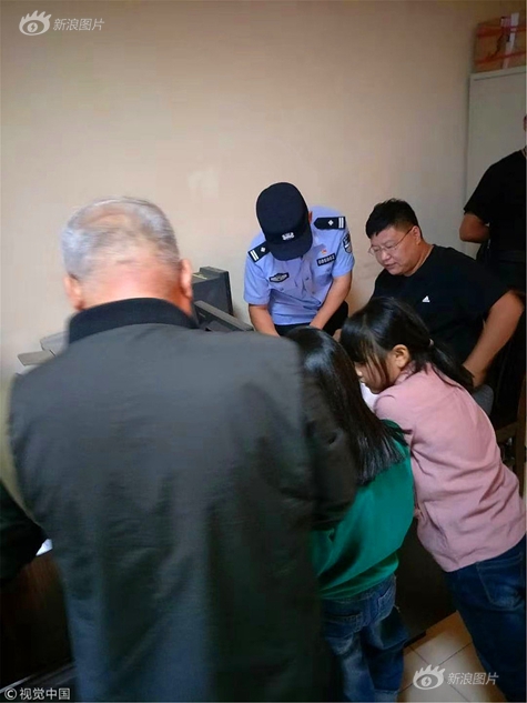 两女互摸自慰喷水Hd