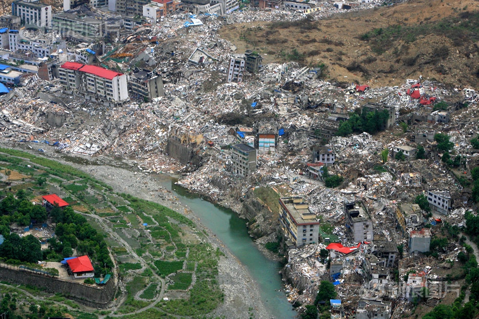 地震后的受灾图片_汶川地震受灾人口