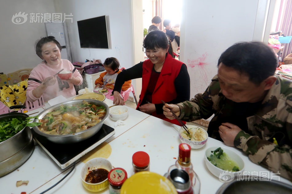 老总到厂吃饭_老总吃饭真实图片