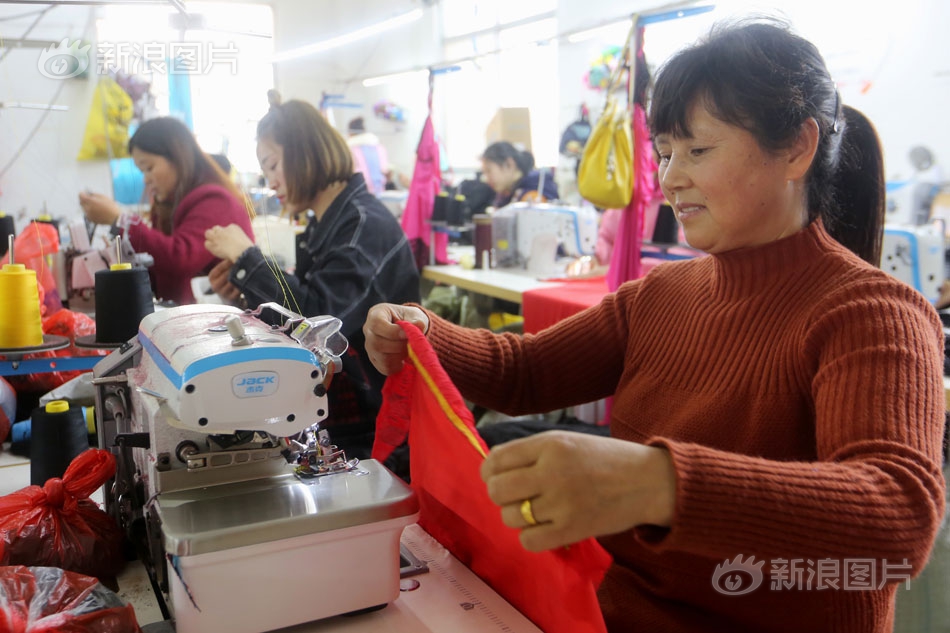 内衣厂工资_发工资图片