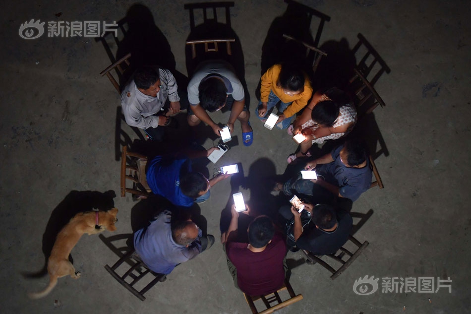 三级黄色片全裸体播放/