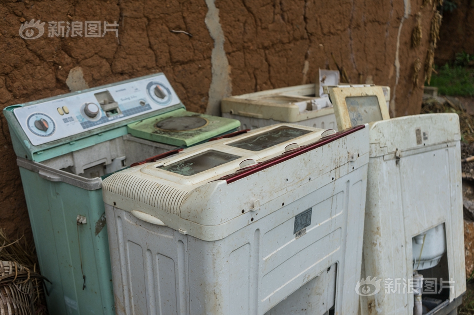 班里没人了脱女同学内裤