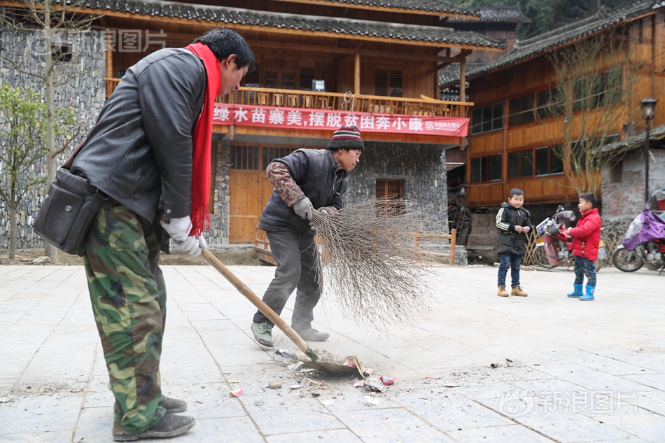 是扶贫人口脱贫的_扶贫脱贫剪纸图片(2)