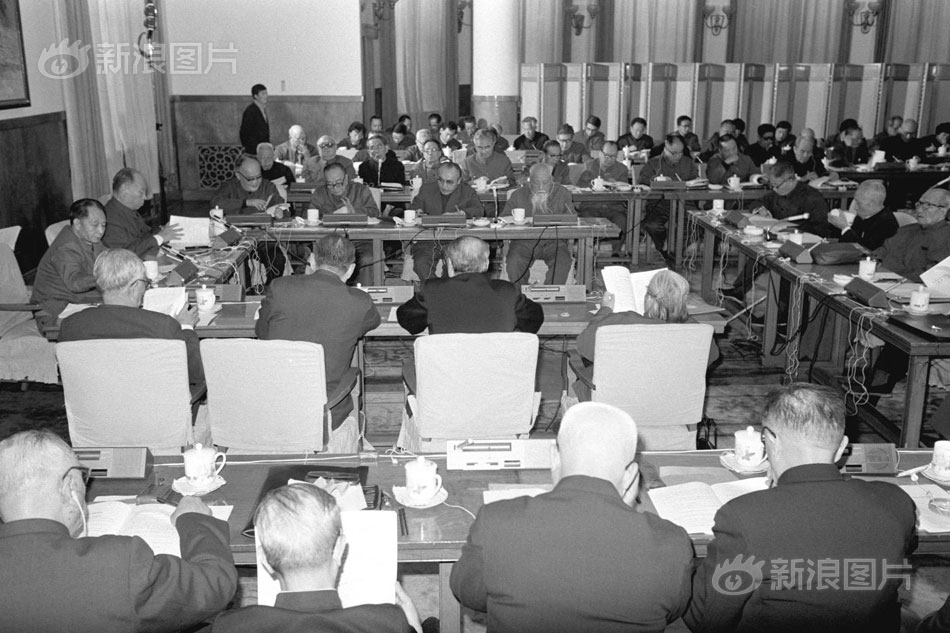 国产真人实拍女初实破