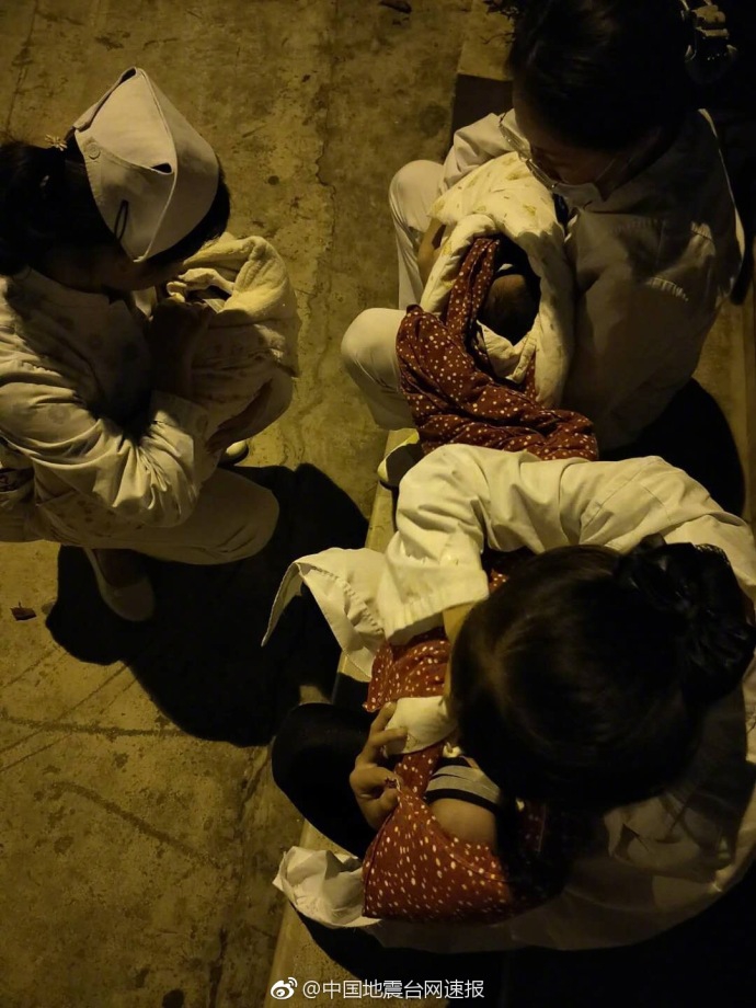两个女人互摸自慰