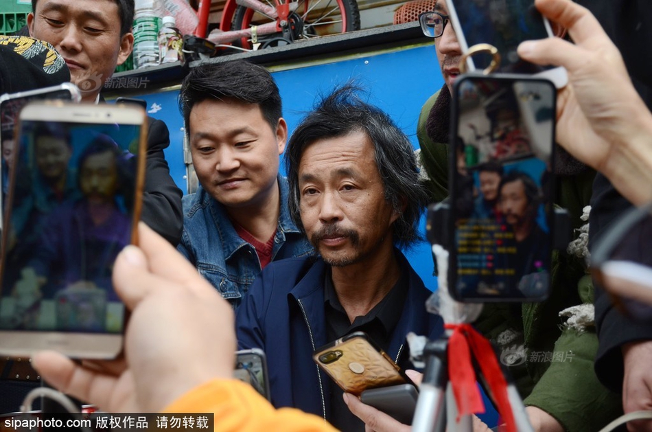 美女扒开腿秘 让人桶爽