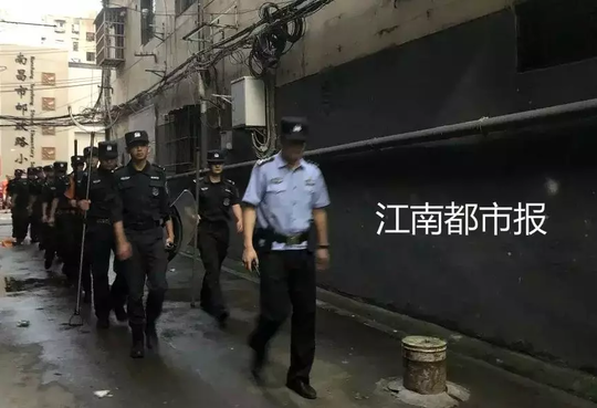 美女的胸100%露出无遮挡