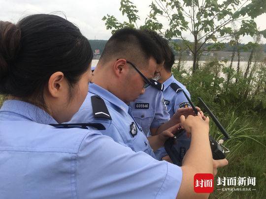 校花被 出乳白色液体下载