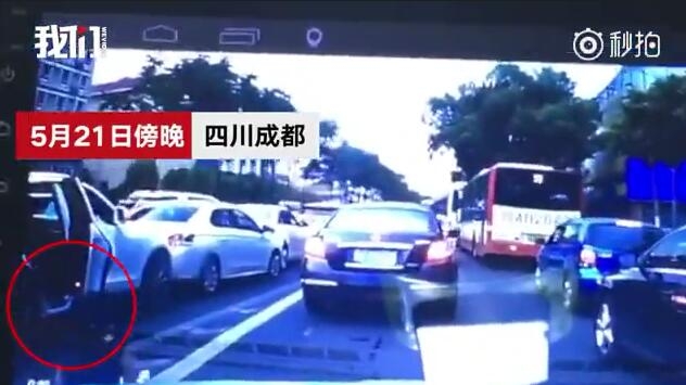 日本很黄的吸乳A片