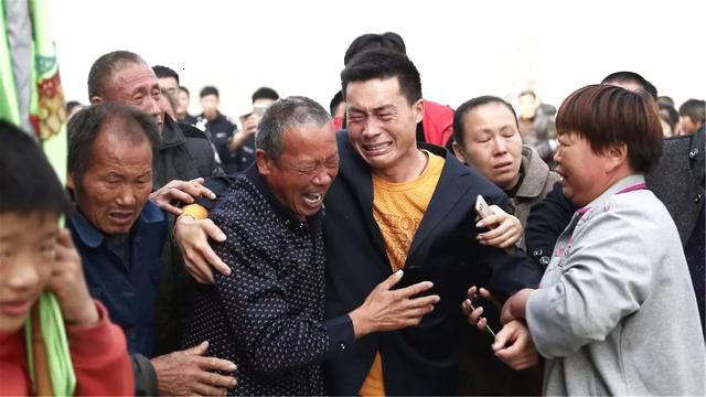 美国电影主妇1对125的在线观看与剧情介绍