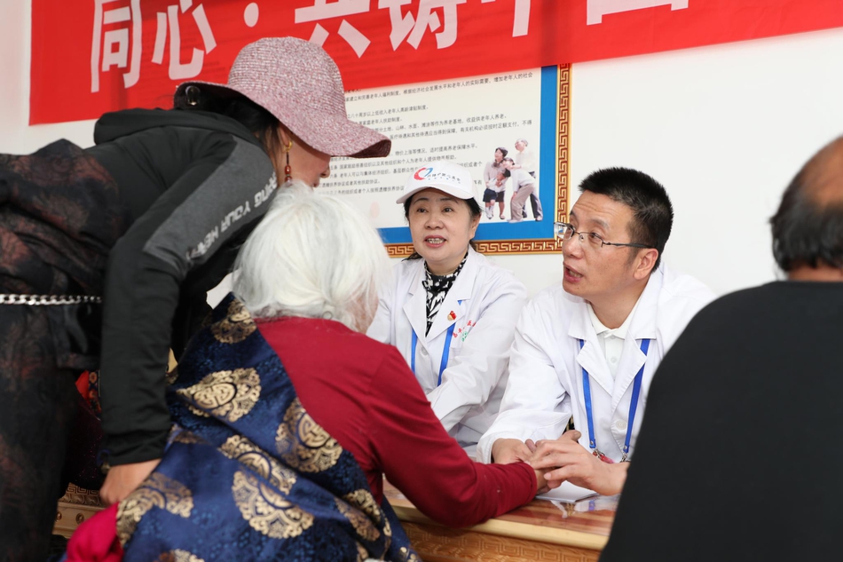 繁阳镇范马村： “网红村”迎来“小画家”