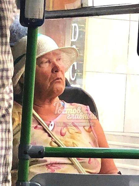 清純眼鏡娘