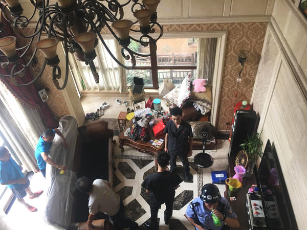 性饥饿Chinese老妇