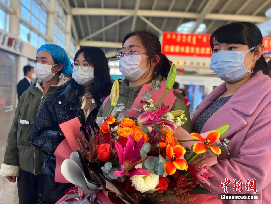国内自拍偷三级视频