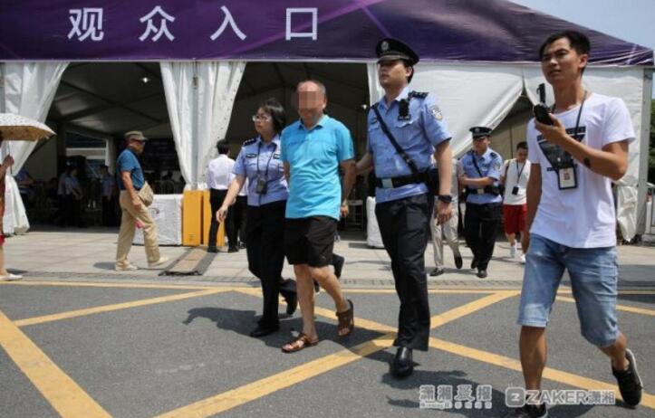 话剧《司卡班的诡计》：带着复古情调的纯粹喜剧