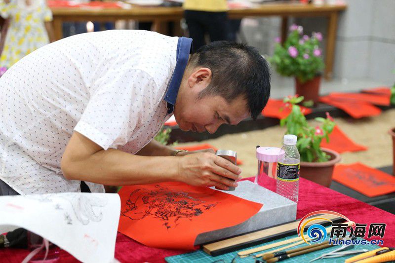 撕掉英语老师白蕾丝内裤