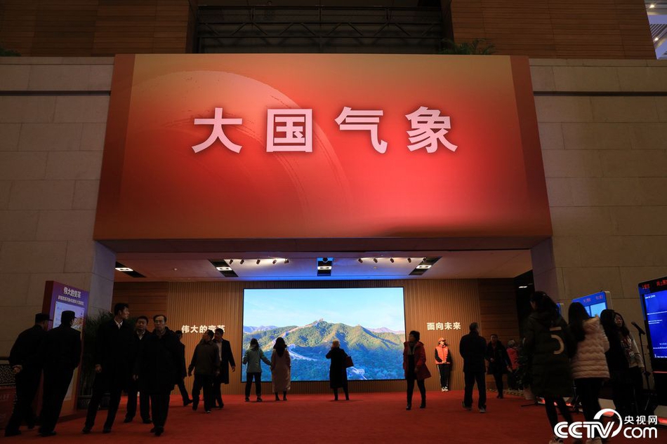 半程马拉松赛在新疆鄯善县库木塔格沙漠激情开跑