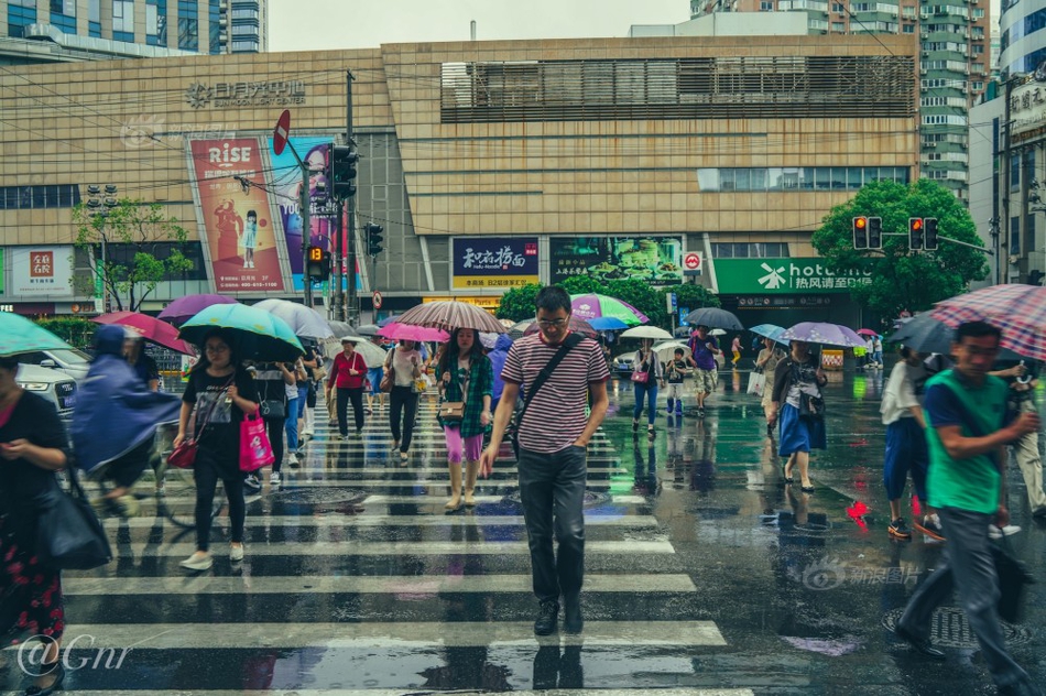 老师撩起裙子让我捅