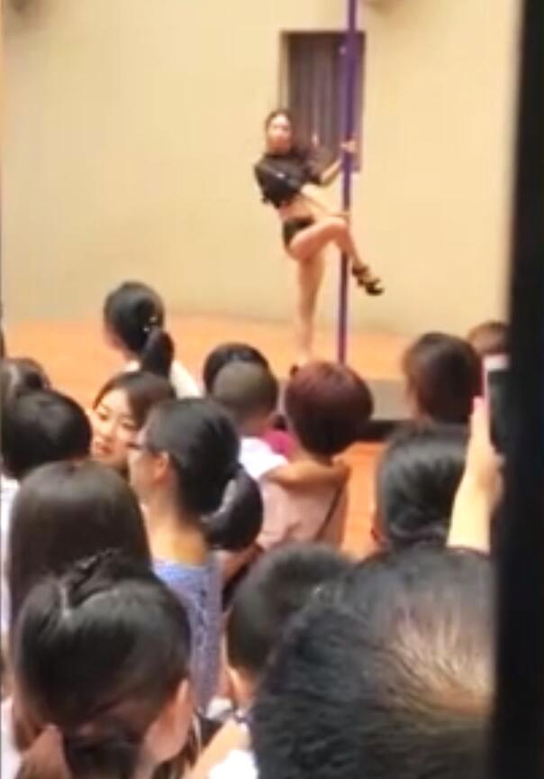 H 黄 片