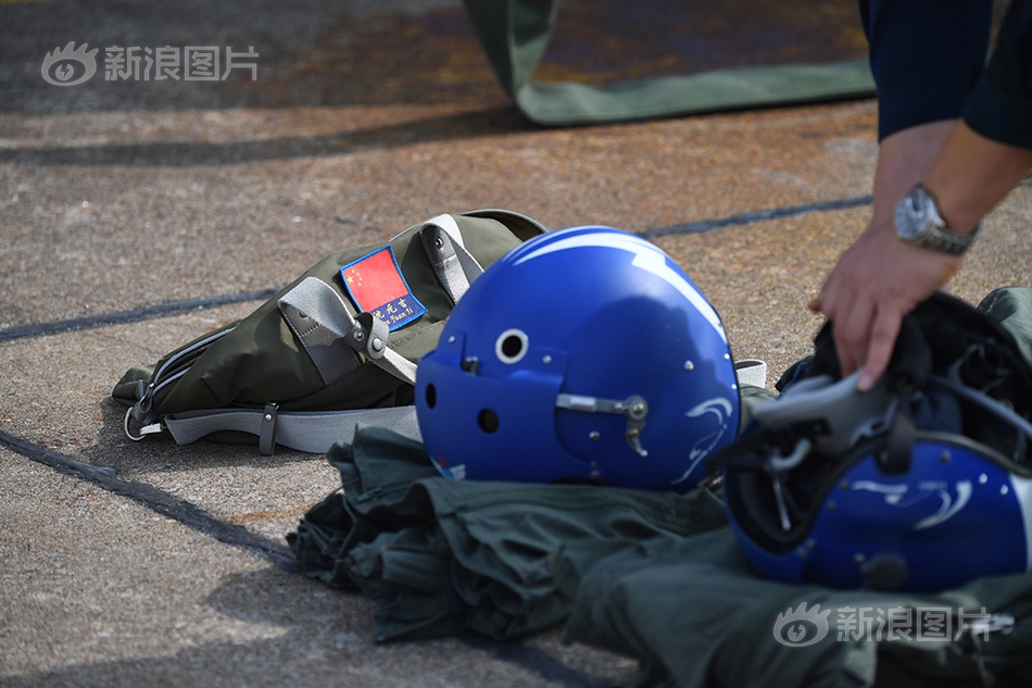 公玩弄年轻人妻Hd