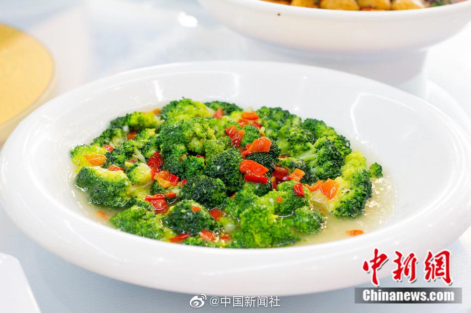 女主把尿口扒开让男主钻进去