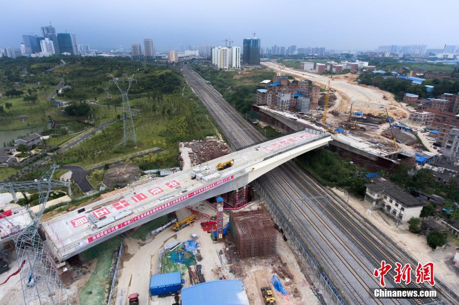 霍建华也难逃中年发福？只是这发际线还是很优越的