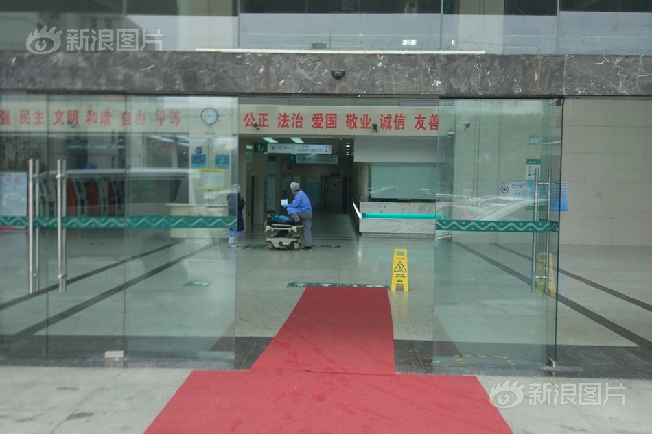 第三章我和岳卧室高潮视频