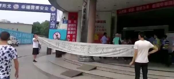 免费人成视频Xvideos网址