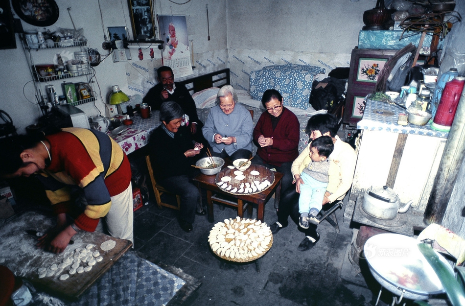 欺骗夫妻摄影纪念，在线观看与剧情介绍