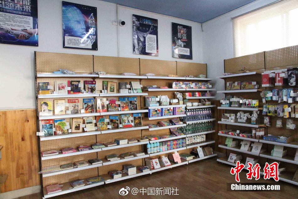 娇妻边打电话边被躁BD在