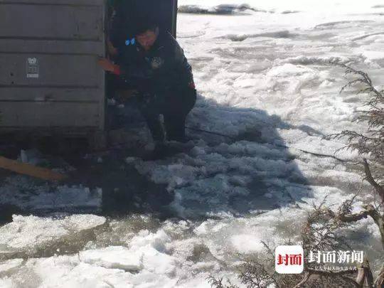 偷拍女厕所女人尿尿