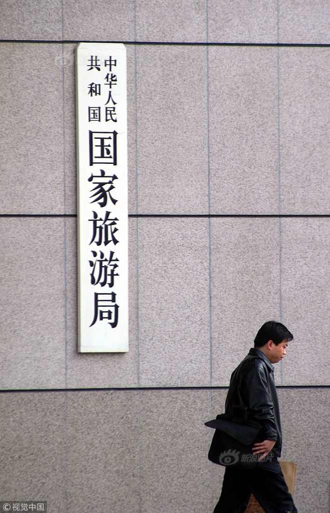 老太婆脱了裤子让我玩