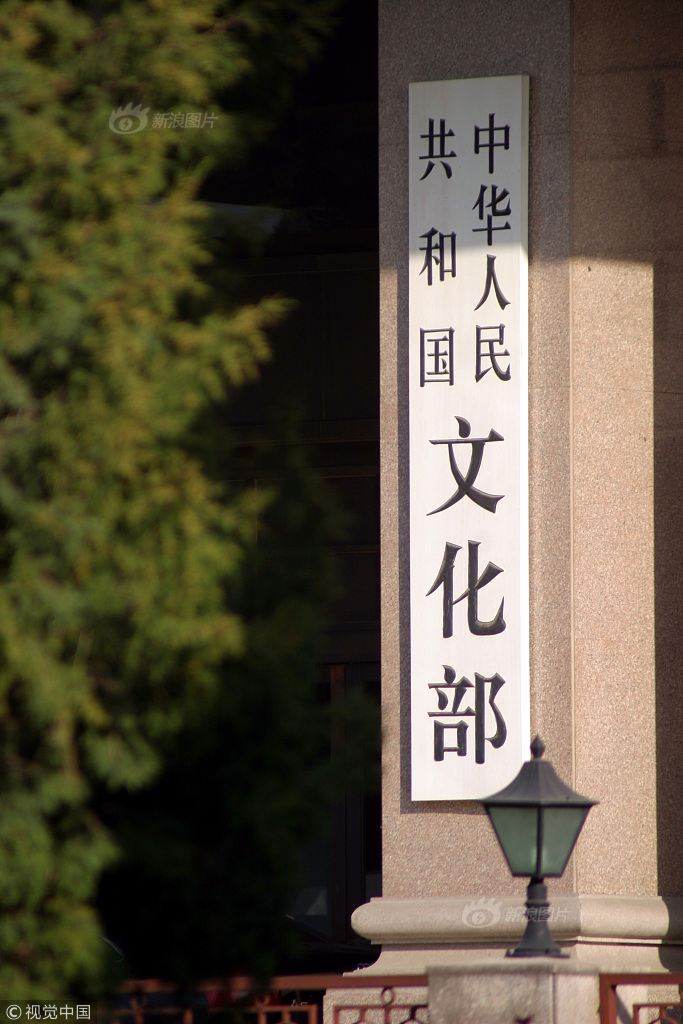 美女露出 让男生玩