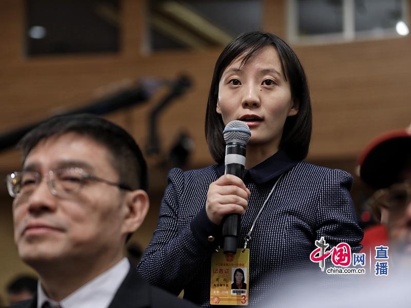 英国人妻三级黄色三级片段