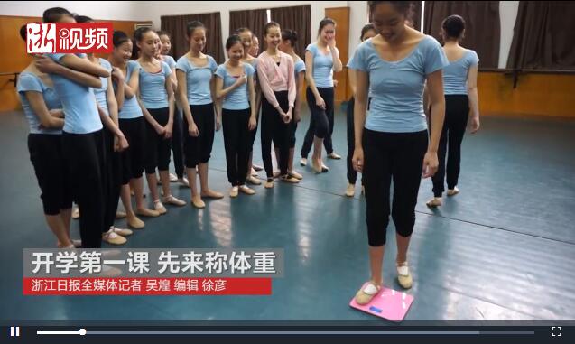 女同性互舔互自慰片乳