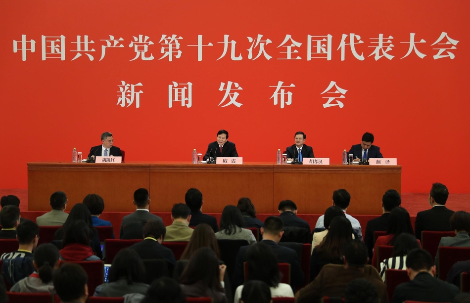 偷拍中国丰满女人洗澡视频