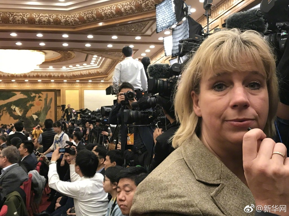美女在线黄色小电影