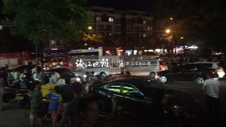厨房掀裙在厨房里做运动好吗